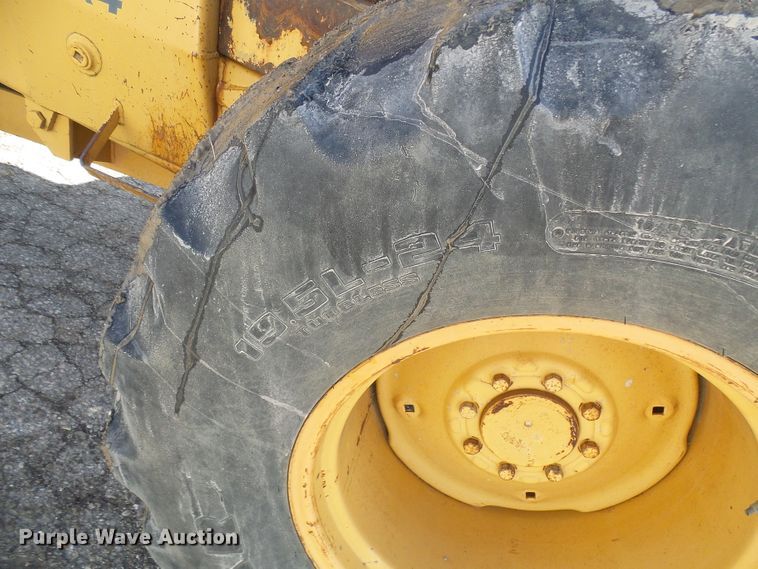 image for item DD1750 Case 585E forklift