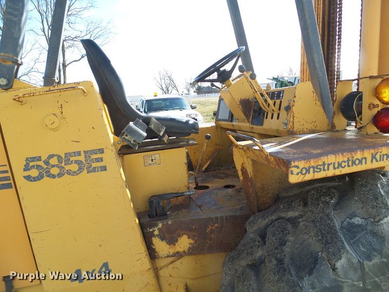 image for item DD1750 Case 585E forklift