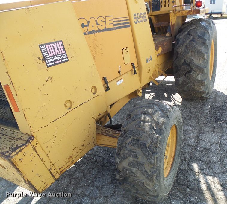 image for item DD1750 Case 585E forklift