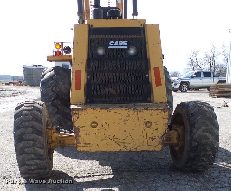image for item DD1750 Case 585E forklift