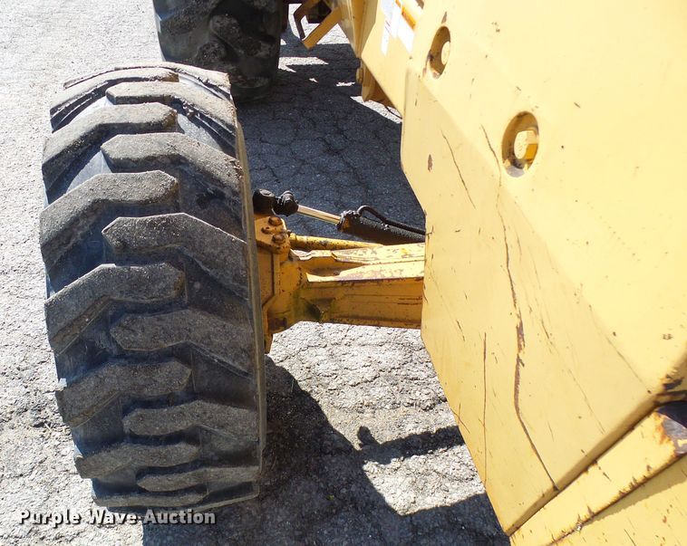 image for item DD1750 Case 585E forklift