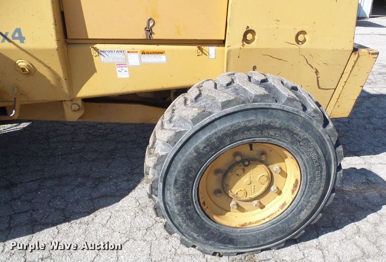 image for item DD1750 Case 585E forklift