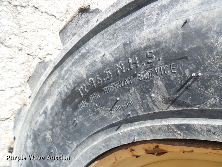 image for item DD1750 Case 585E forklift