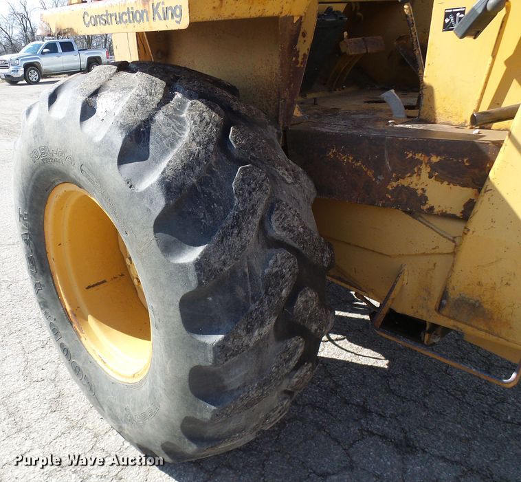 image for item DD1750 Case 585E forklift