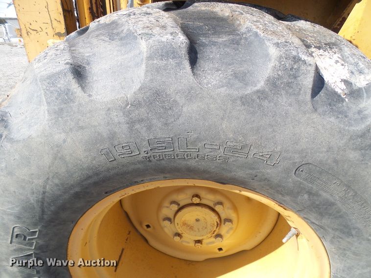 image for item DD1750 Case 585E forklift