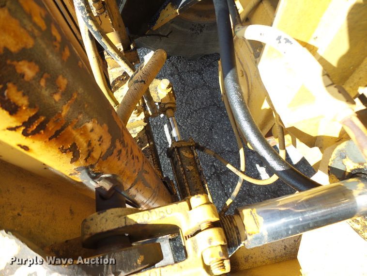 image for item DD1750 Case 585E forklift