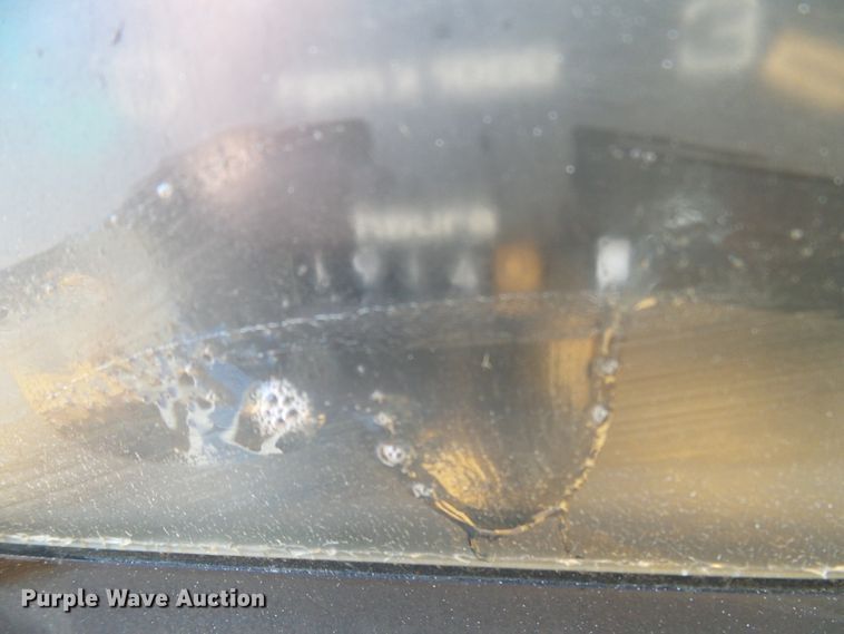 image for item DD1750 Case 585E forklift