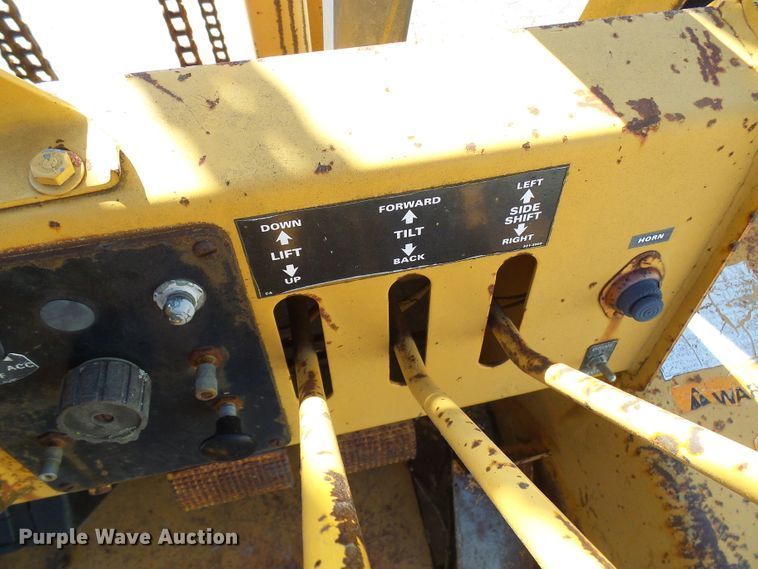 image for item DD1750 Case 585E forklift