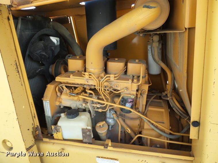 image for item DD1750 Case 585E forklift