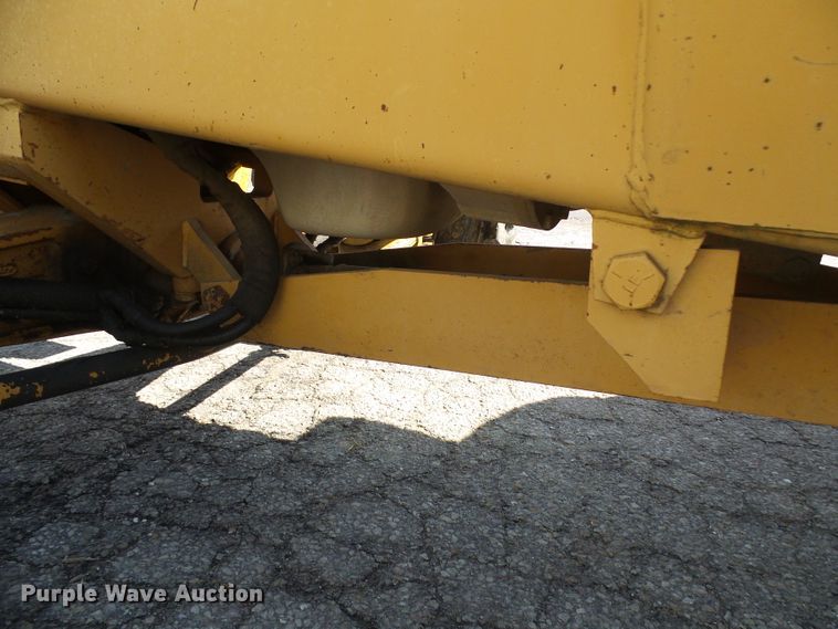 image for item DD1750 Case 585E forklift