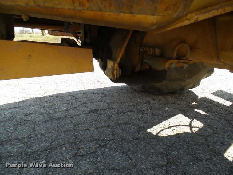 image for item DD1750 Case 585E forklift