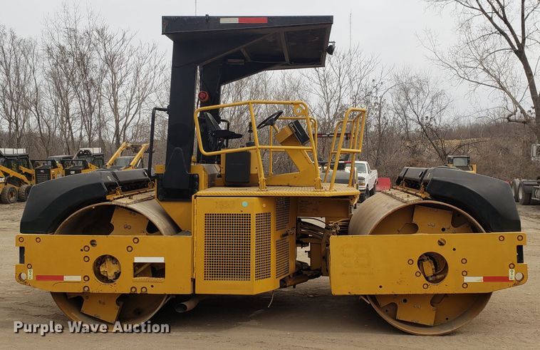 image for item DD2625 2000 Caterpillar CB-634C double drum vibratory roller