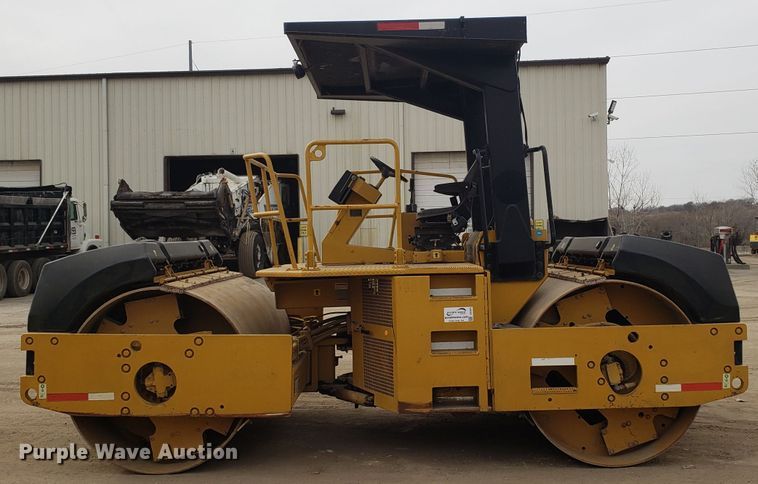 image for item DD2625 2000 Caterpillar CB-634C double drum vibratory roller