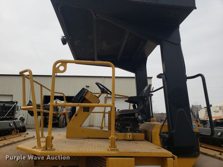 image for item DD2625 2000 Caterpillar CB-634C double drum vibratory roller