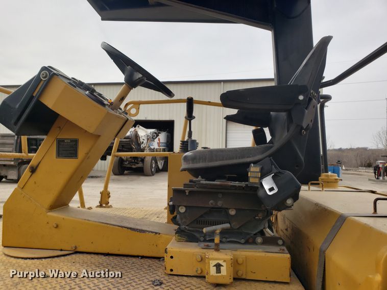 image for item DD2625 2000 Caterpillar CB-634C double drum vibratory roller