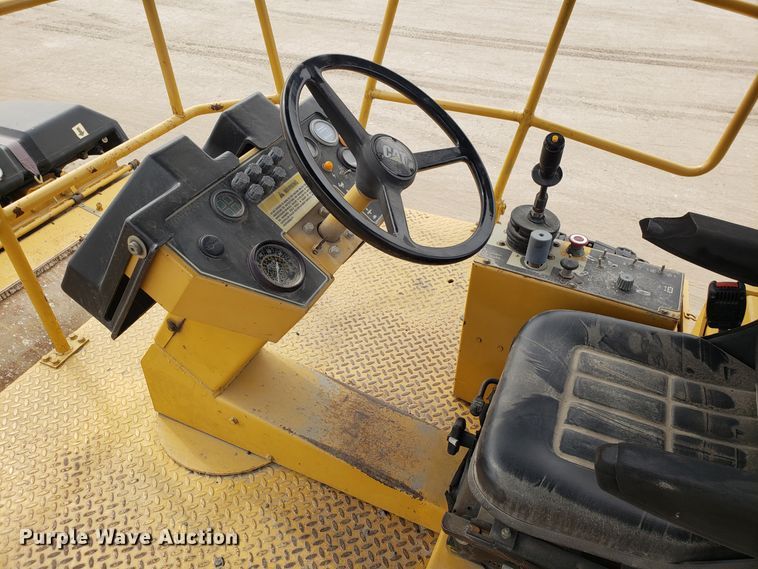 image for item DD2625 2000 Caterpillar CB-634C double drum vibratory roller