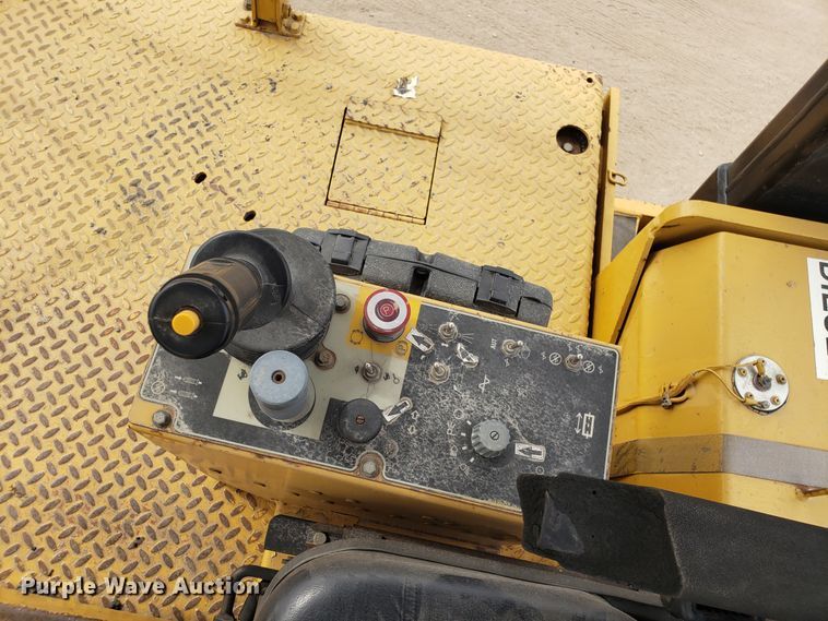 image for item DD2625 2000 Caterpillar CB-634C double drum vibratory roller