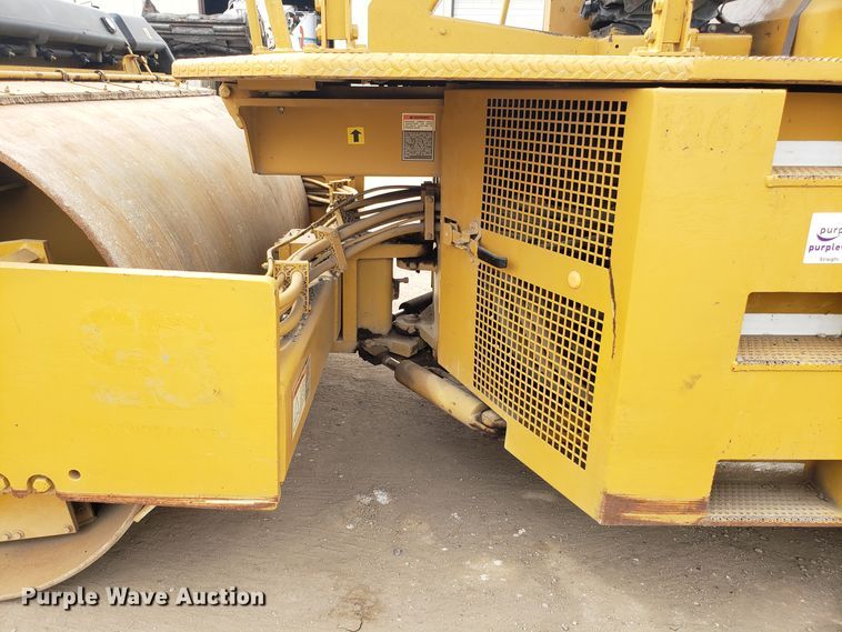 image for item DD2625 2000 Caterpillar CB-634C double drum vibratory roller