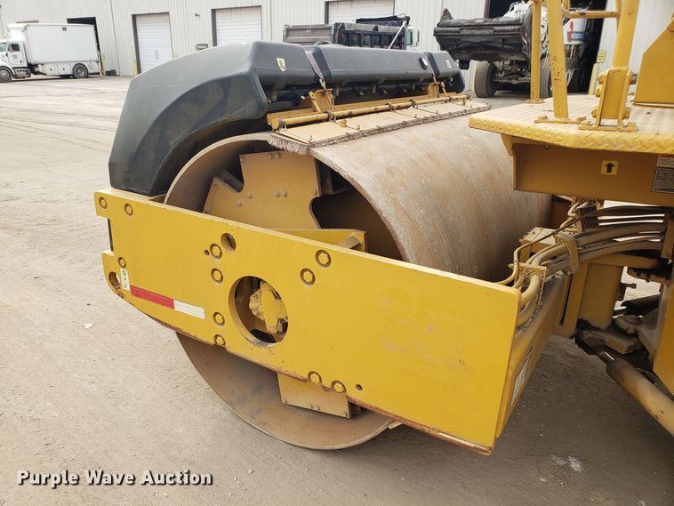 image for item DD2625 2000 Caterpillar CB-634C double drum vibratory roller