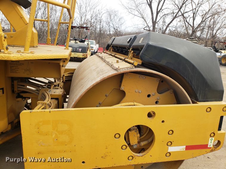 image for item DD2625 2000 Caterpillar CB-634C double drum vibratory roller