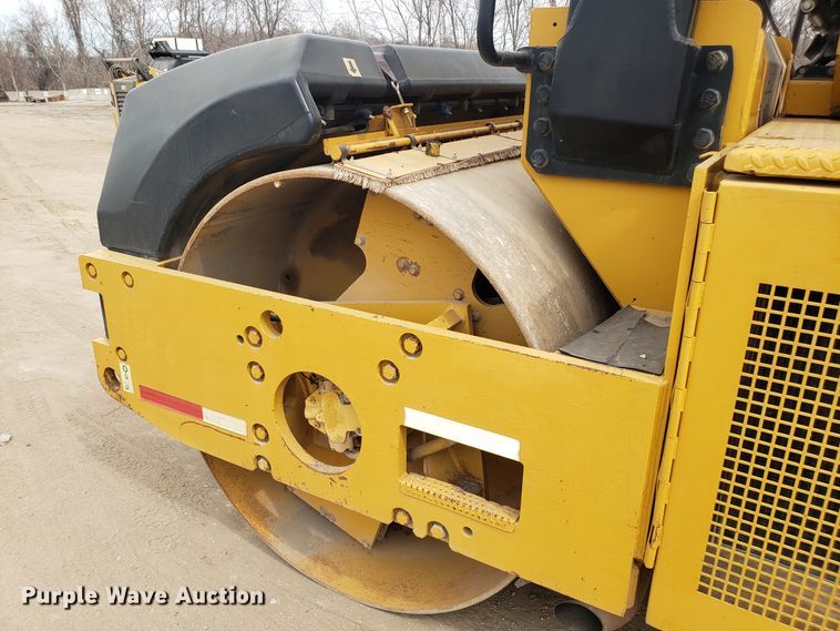 image for item DD2625 2000 Caterpillar CB-634C double drum vibratory roller