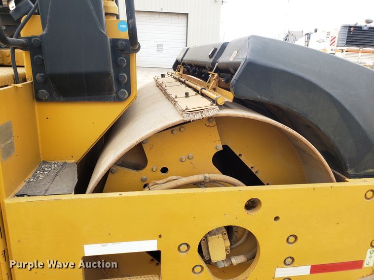 image for item DD2625 2000 Caterpillar CB-634C double drum vibratory roller