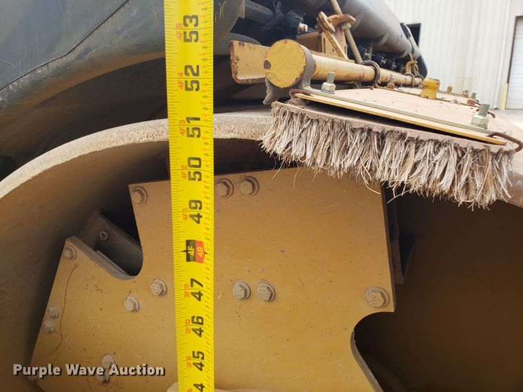 image for item DD2625 2000 Caterpillar CB-634C double drum vibratory roller