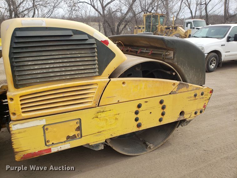 image for item DD2626 Hypac C766D double drum vibratory roller