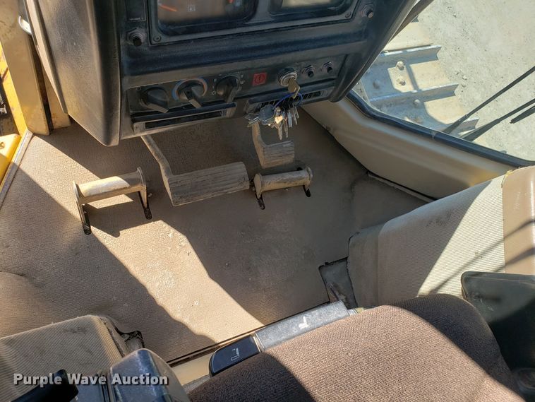 image for item DD2637 1999 Caterpillar D6M XL dozer