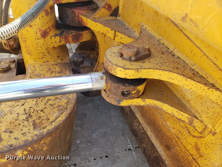 image for item DD2637 1999 Caterpillar D6M XL dozer