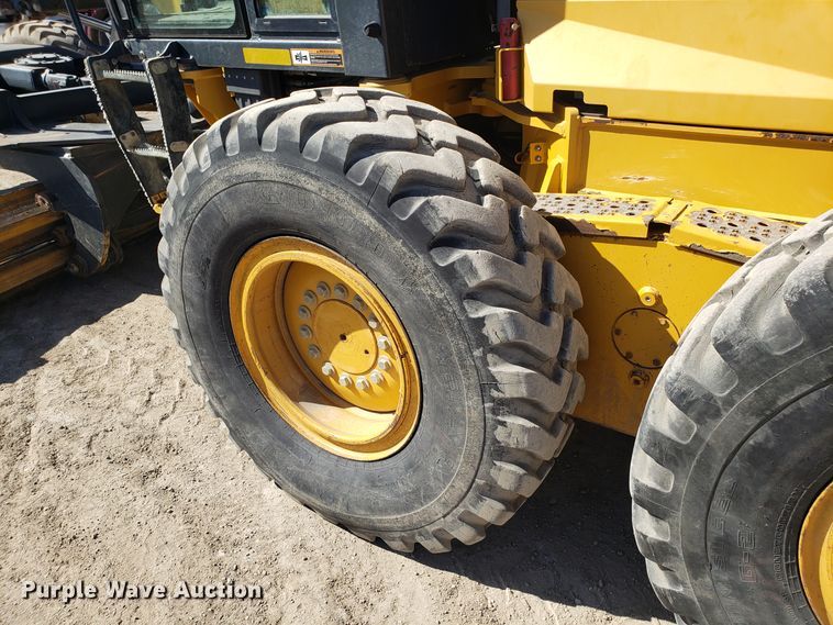 image for item DD2638 2009 John Deere 672GP motor grader