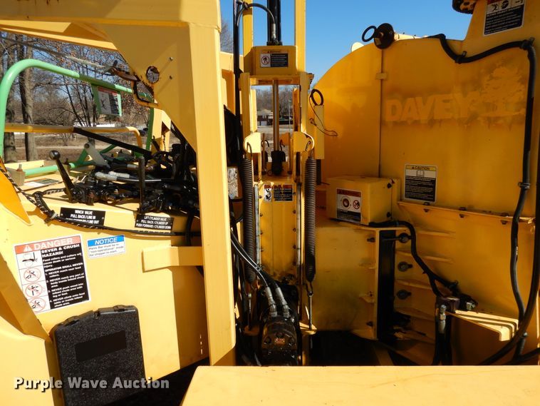 image for item DF5853 2007 Altec DC1820 wood chipper