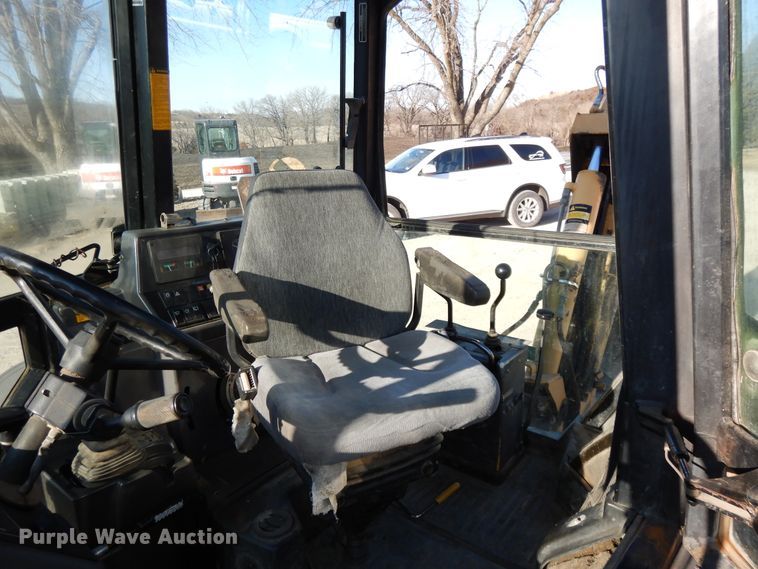 image for item DF5895 Ford 575D backhoe