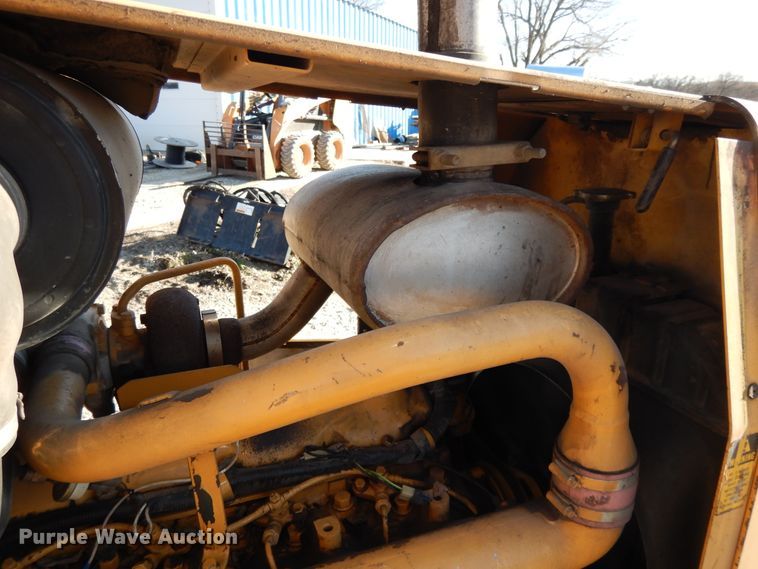 image for item DF5895 Ford 575D backhoe