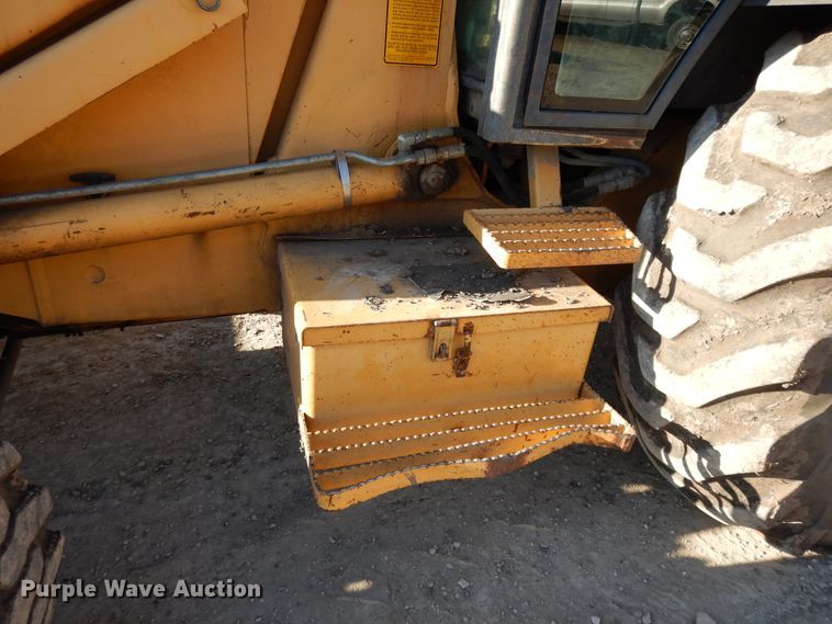 image for item DF5895 Ford 575D backhoe