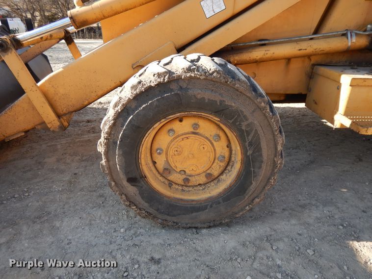 image for item DF5895 Ford 575D backhoe