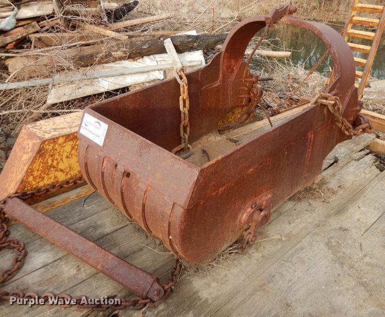 Dragline bucket in Saint Joseph, MO Item DF5923 sold Purple Wave