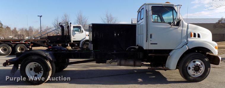 image for item DG2530 1999 Sterling L-Line truck cab and chassis