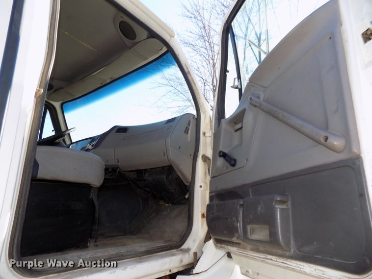 image for item DG2530 1999 Sterling L-Line truck cab and chassis