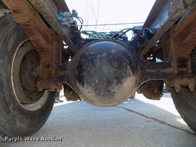 image for item DG2530 1999 Sterling L-Line truck cab and chassis