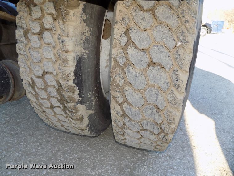 image for item DG2530 1999 Sterling L-Line truck cab and chassis