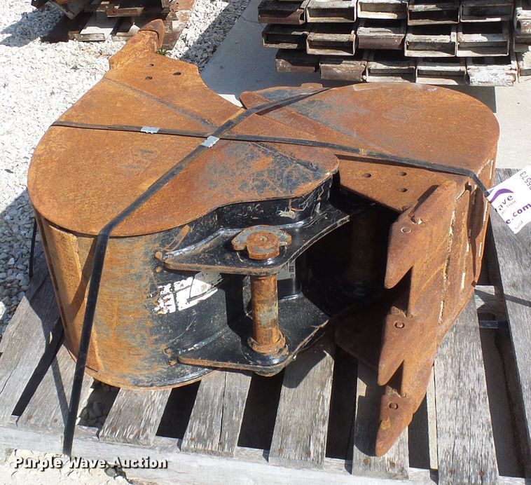image for item DG5573 (2) Caterpillar excavator buckets