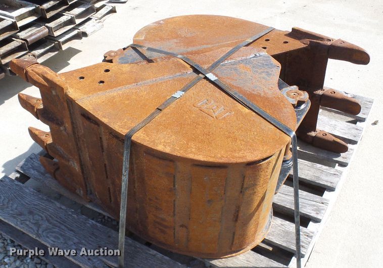 image for item DG5573 (2) Caterpillar excavator buckets