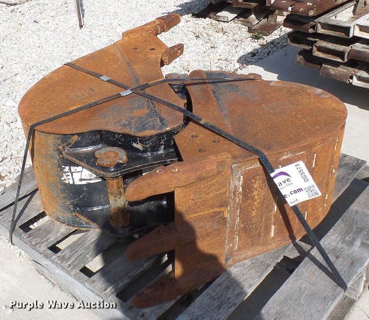 image for item DG5573 (2) Caterpillar excavator buckets
