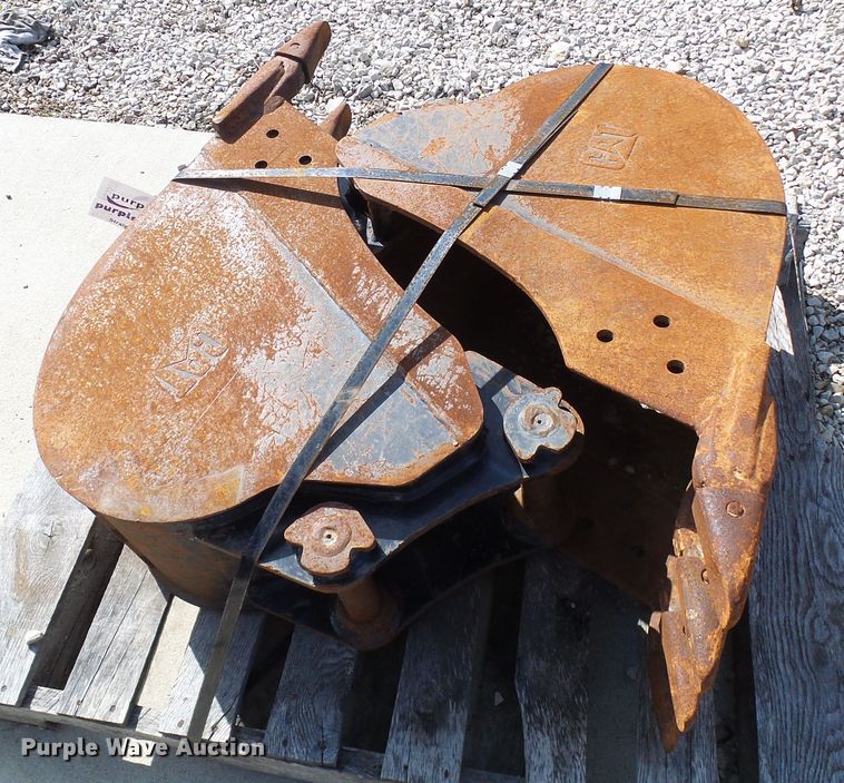 image for item DG5573 (2) Caterpillar excavator buckets