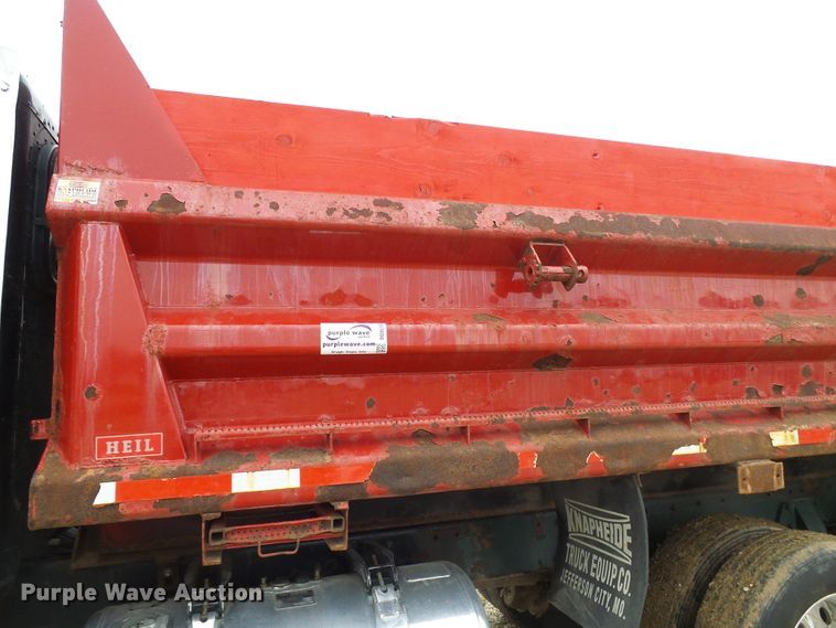 image for item DG5576 1996 Peterbilt 379 dump truck