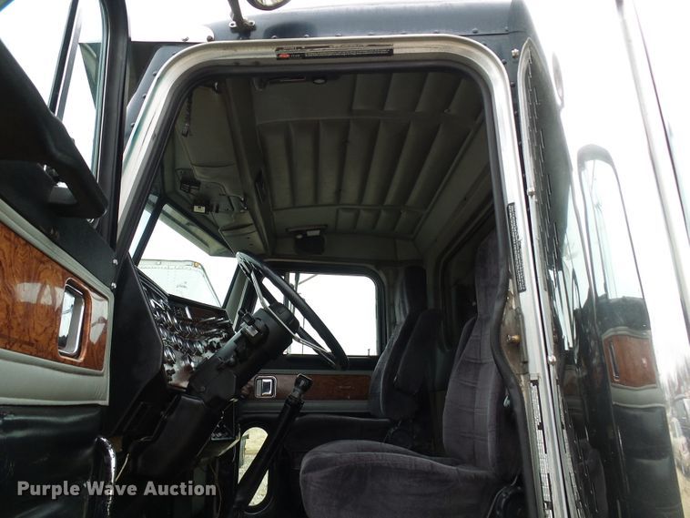 image for item DG5576 1996 Peterbilt 379 dump truck