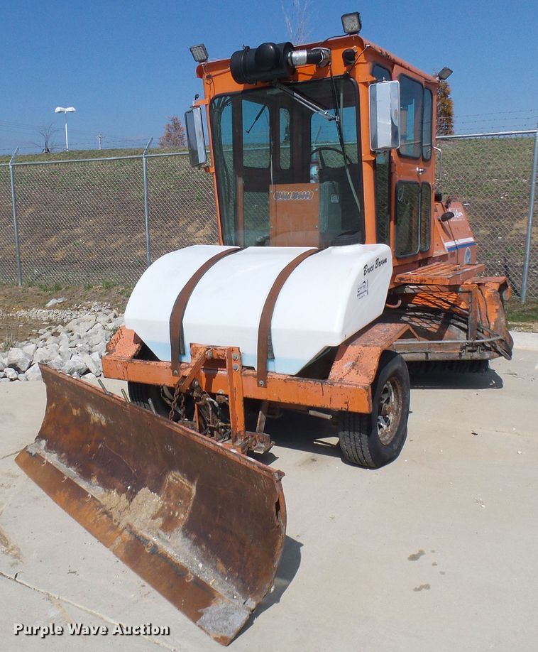 2002 Broce RJ-350 broom in Columbia, MO | Item DG5581 sold | Purple Wave