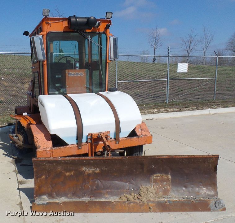 2002 Broce RJ-350 broom in Columbia, MO | Item DG5581 sold | Purple Wave