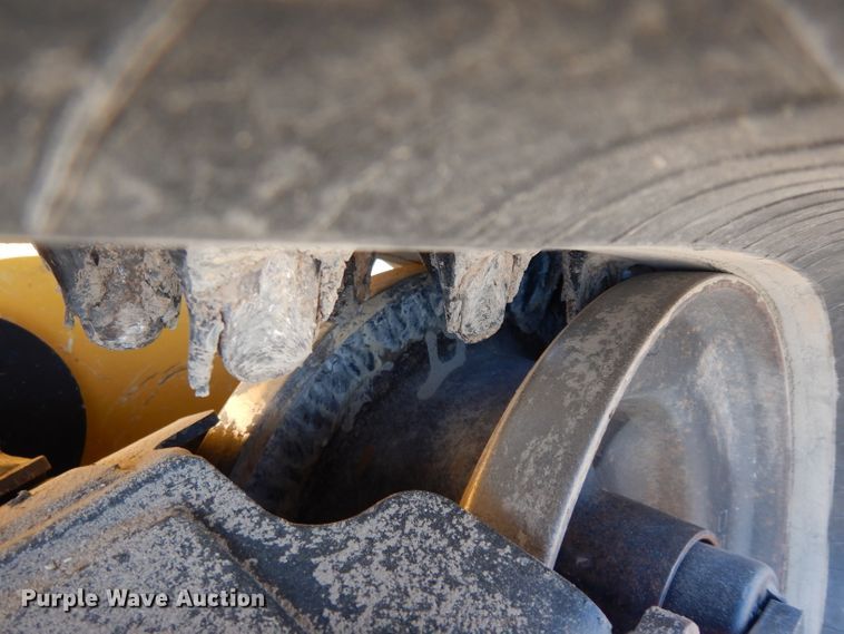 image for item DG6330 2011 John Deere 323D  tracked skid steer loader